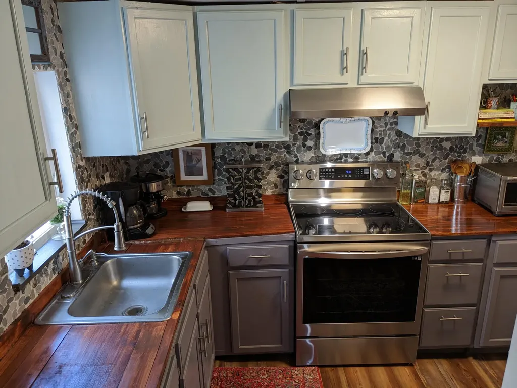 6 Lisle Street Rockland ME 04841