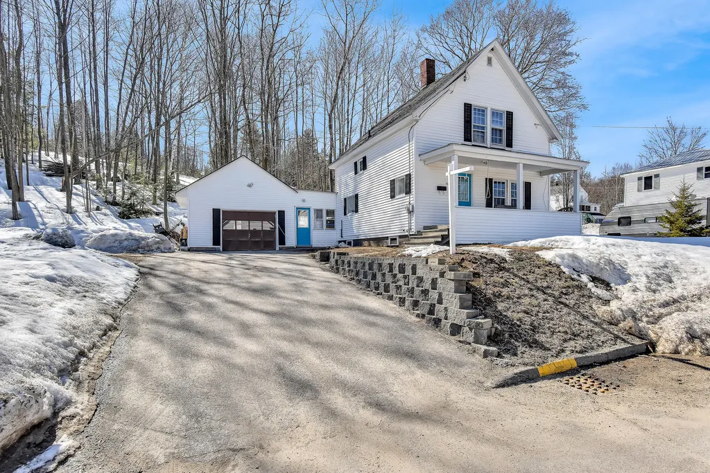 704 Spring Avenue Rumford ME 04276