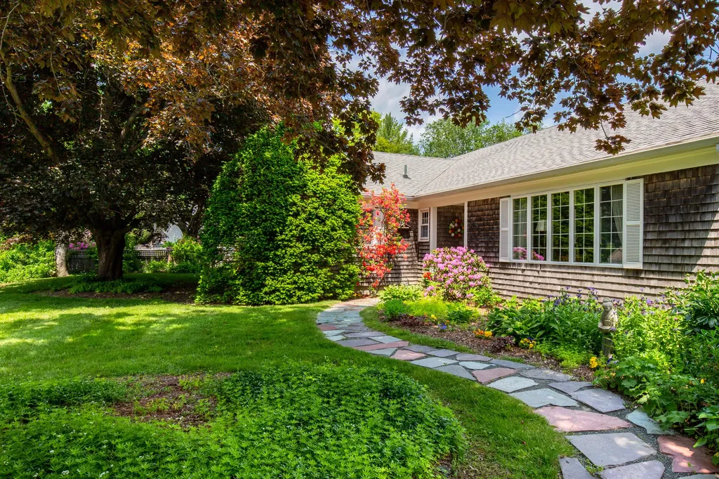 42 Water Street Damariscotta ME 04543