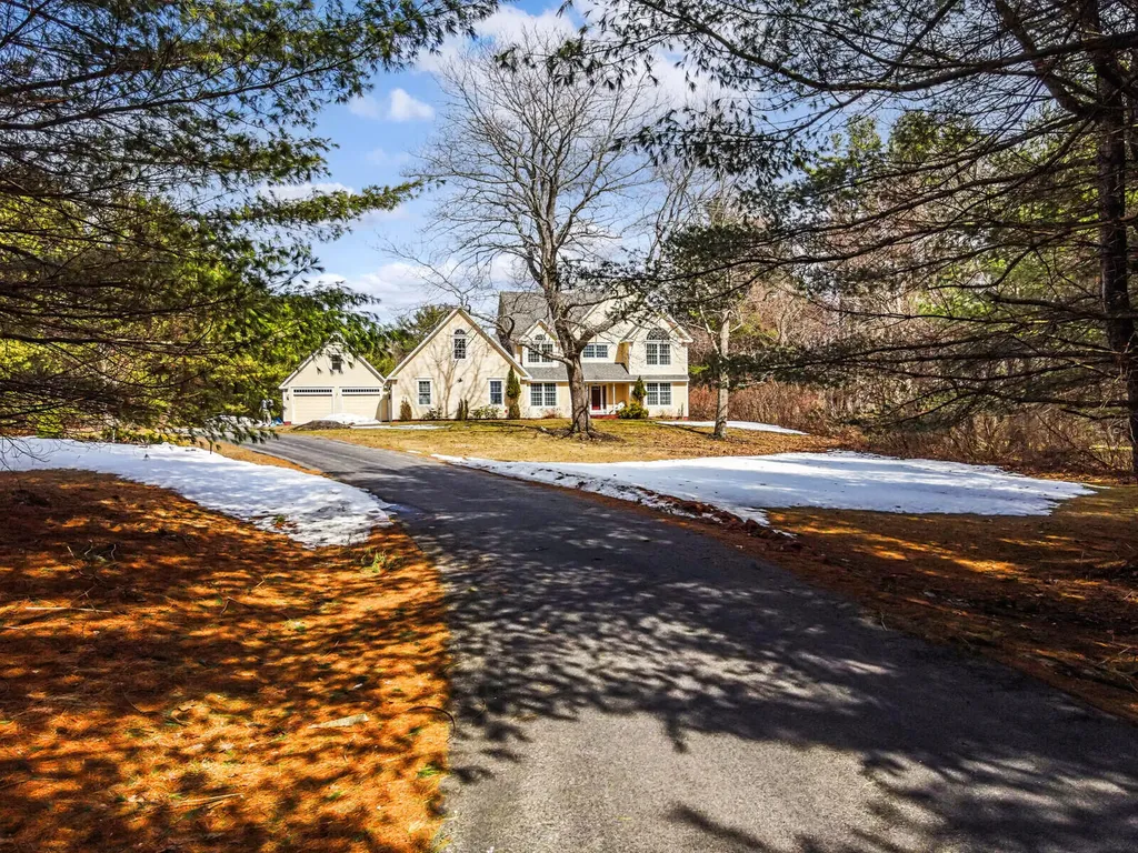 10 Twin Pond Road Topsham ME 04086