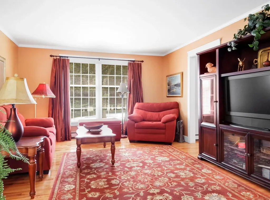10 Twin Pond Road Topsham ME 04086
