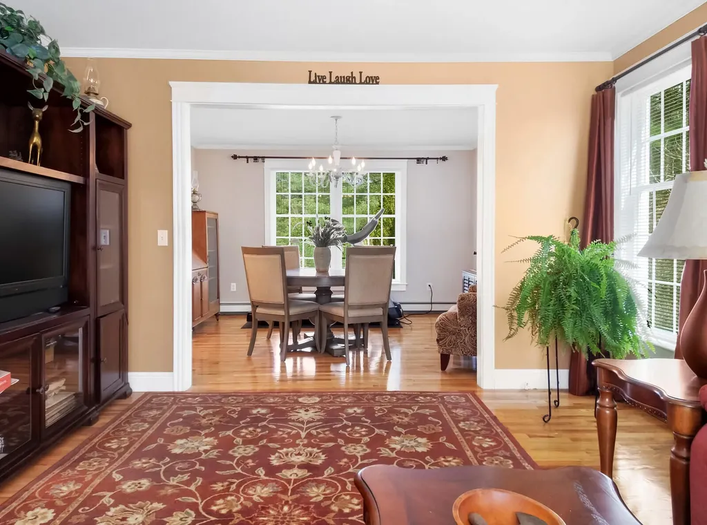 10 Twin Pond Road Topsham ME 04086