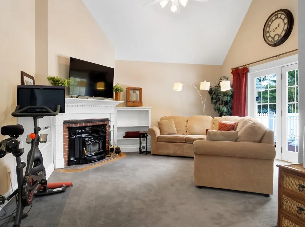10 Twin Pond Road Topsham ME 04086