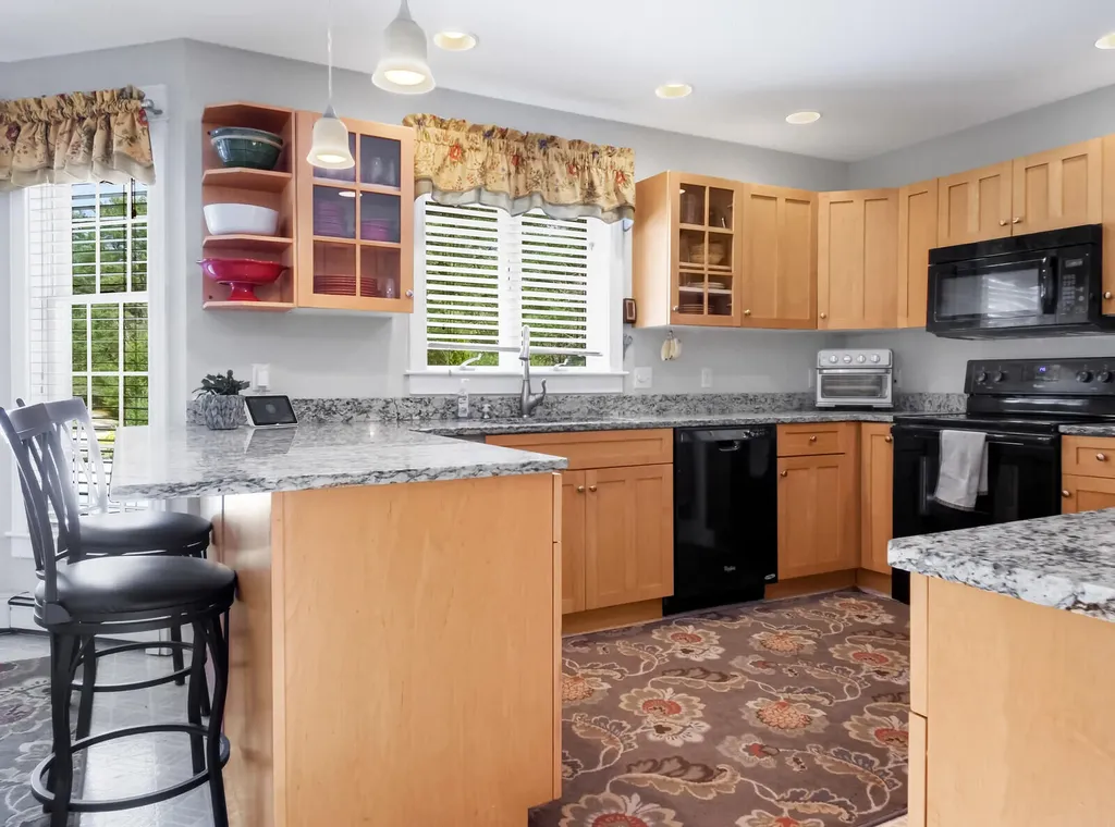 10 Twin Pond Road Topsham ME 04086