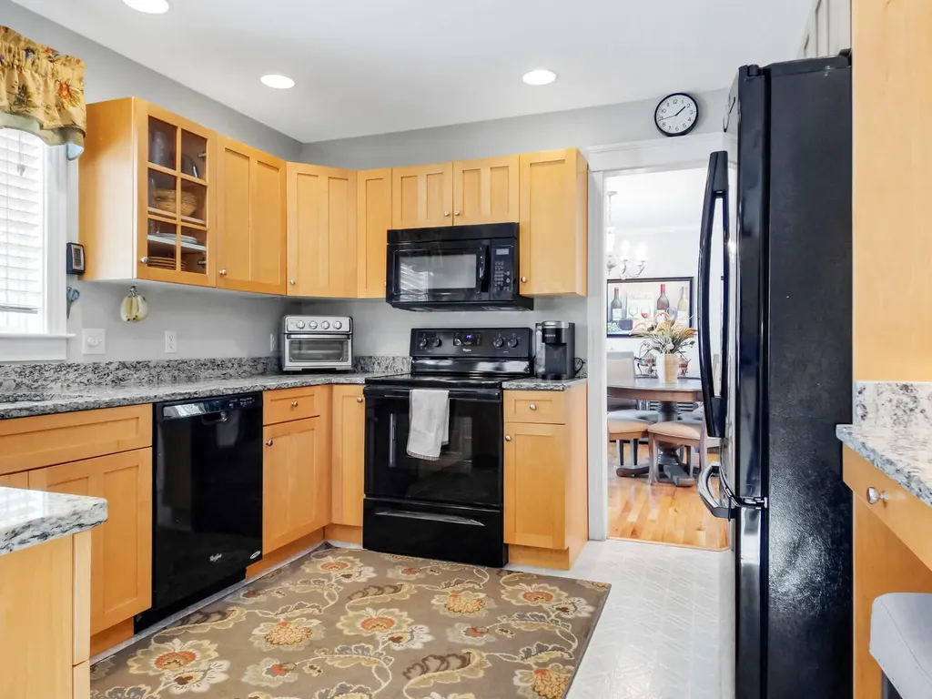 10 Twin Pond Road Topsham ME 04086