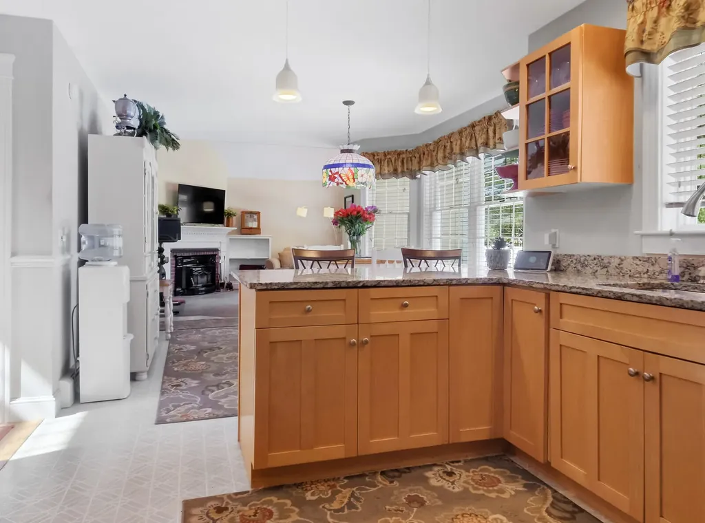 10 Twin Pond Road Topsham ME 04086