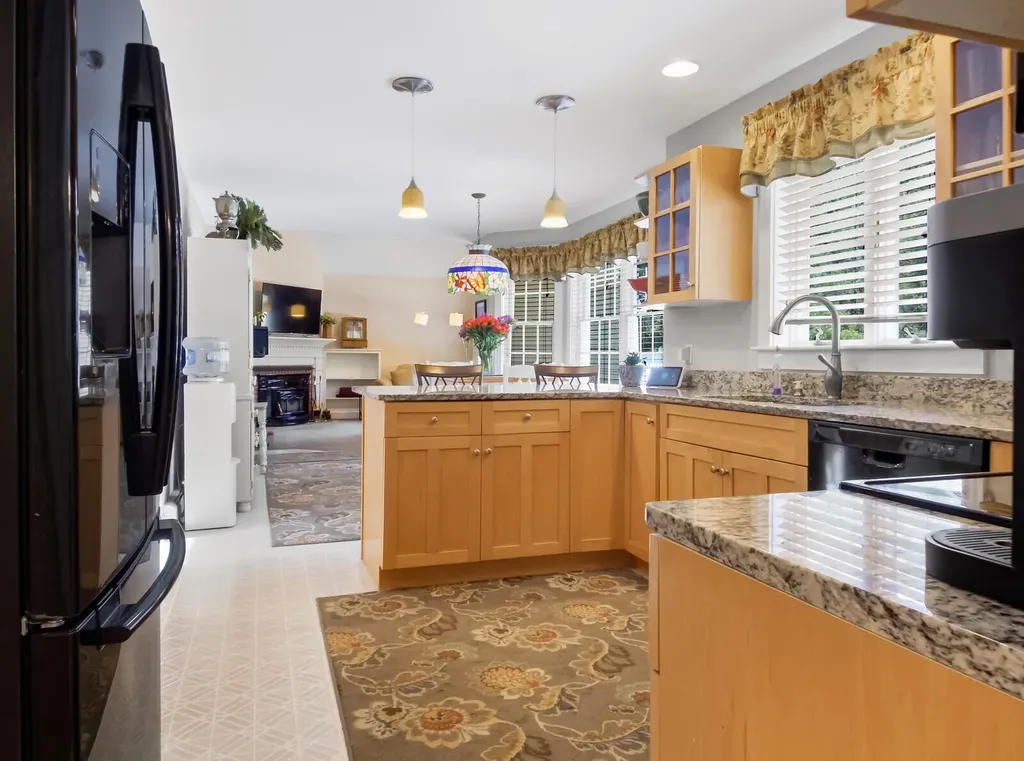 10 Twin Pond Road Topsham ME 04086