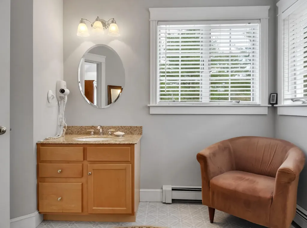 10 Twin Pond Road Topsham ME 04086