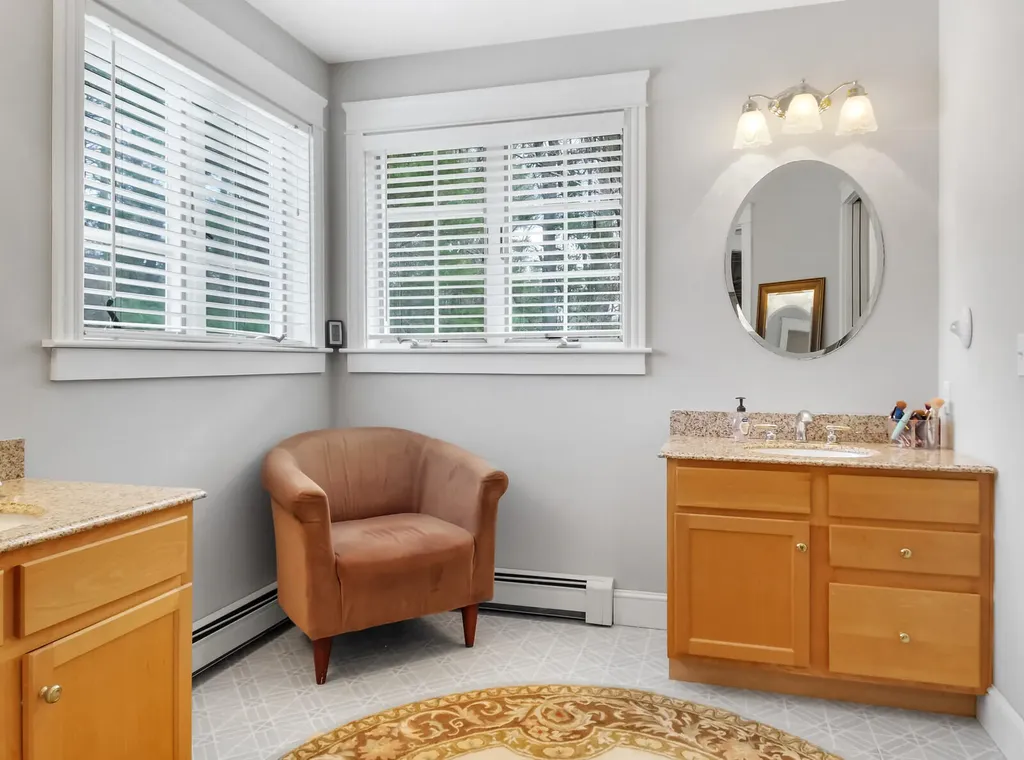 10 Twin Pond Road Topsham ME 04086