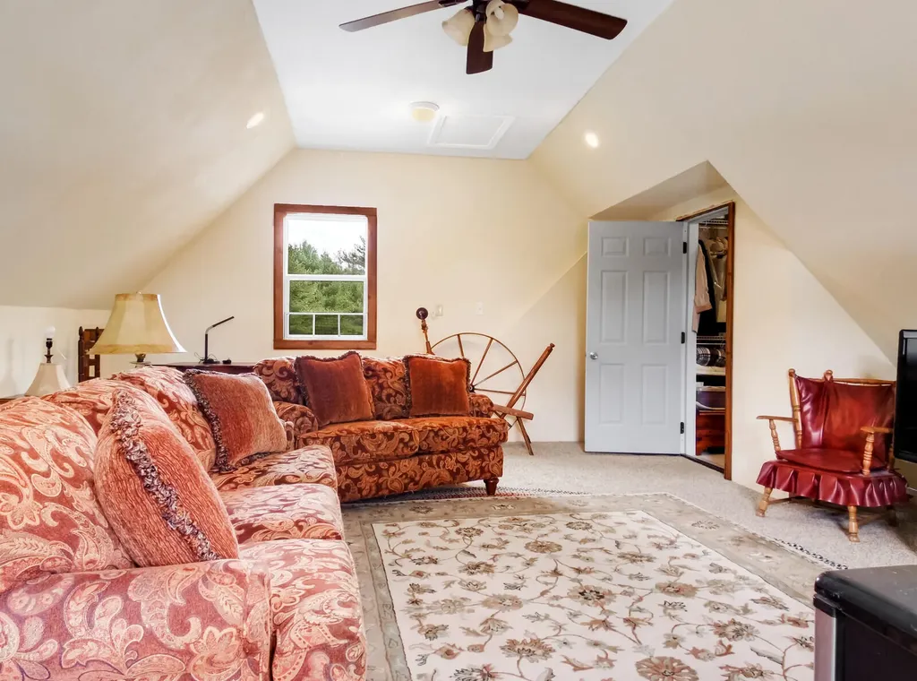 10 Twin Pond Road Topsham ME 04086