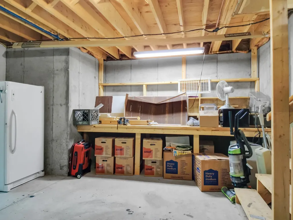 10 Twin Pond Road Topsham ME 04086
