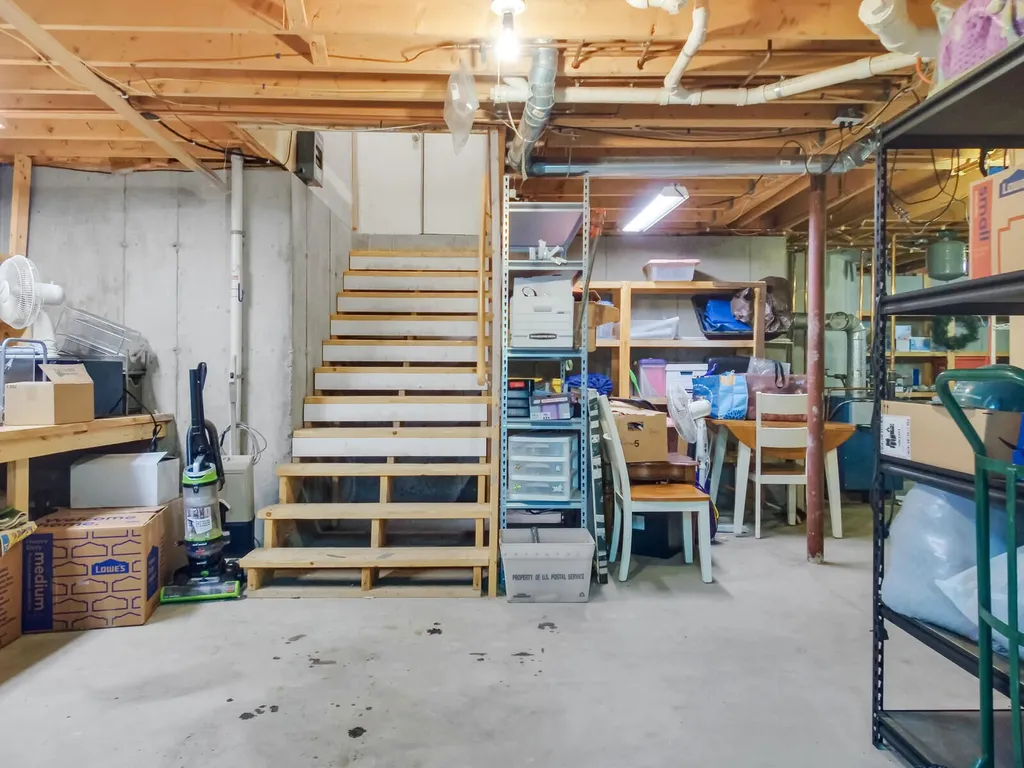 10 Twin Pond Road Topsham ME 04086