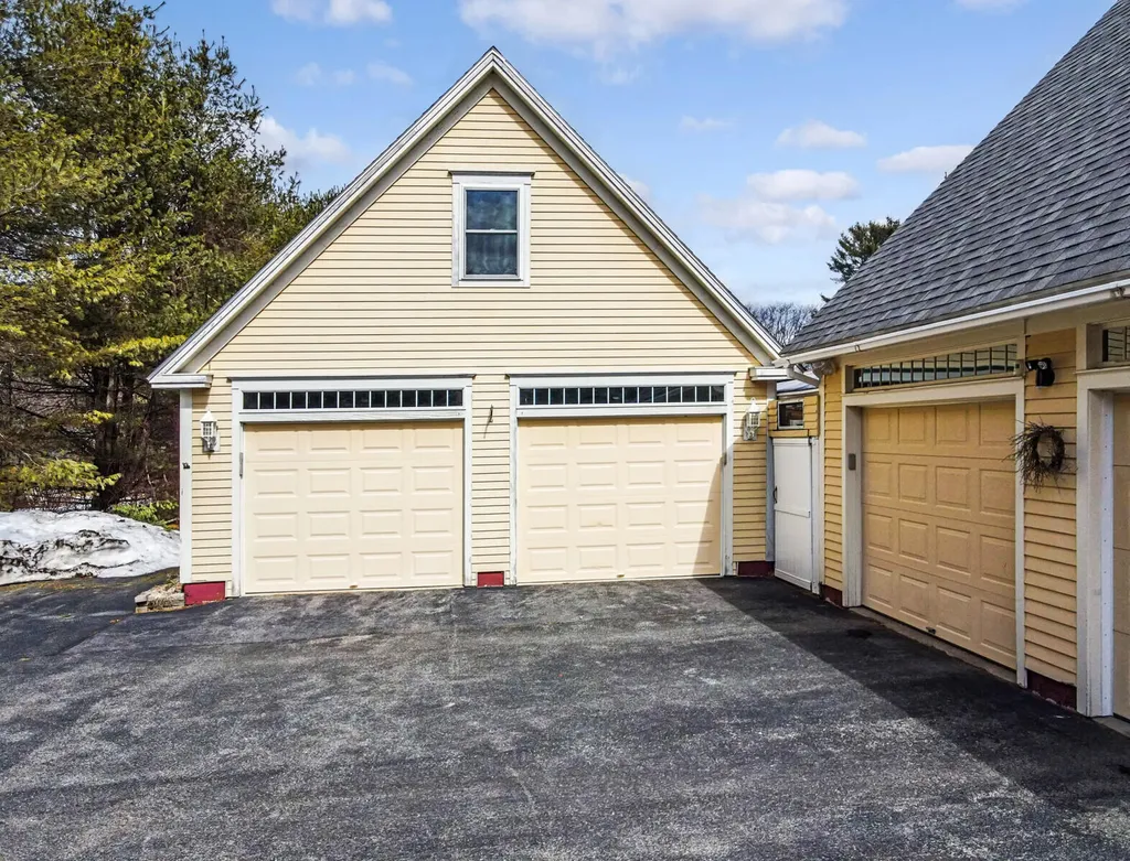 10 Twin Pond Road Topsham ME 04086