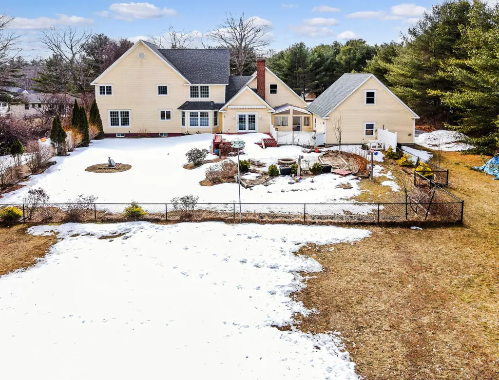 10 Twin Pond Road Topsham ME 04086