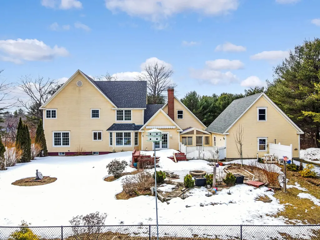10 Twin Pond Road Topsham ME 04086
