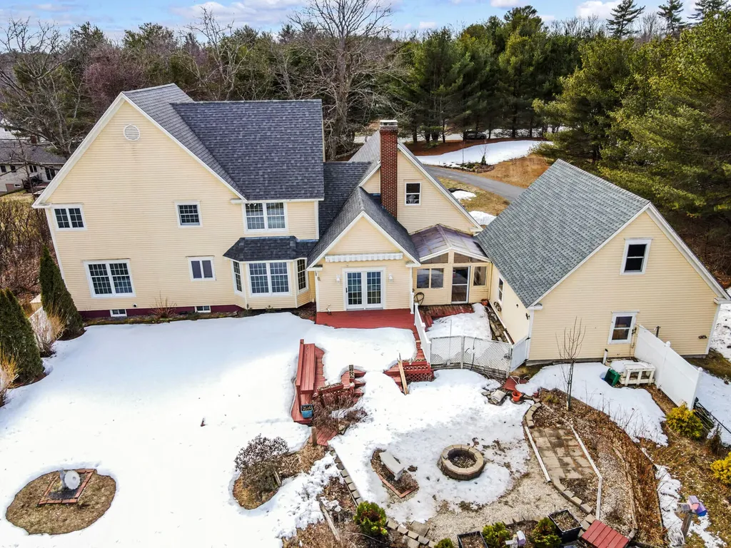 10 Twin Pond Road Topsham ME 04086