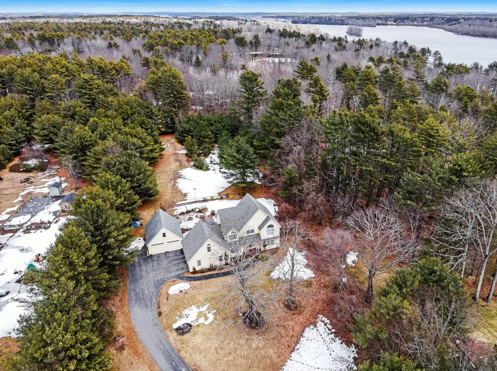 10 Twin Pond Road Topsham ME 04086