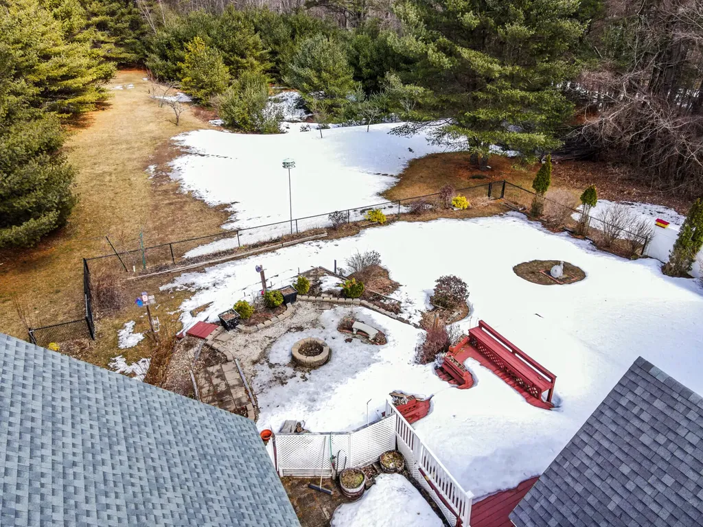 10 Twin Pond Road Topsham ME 04086