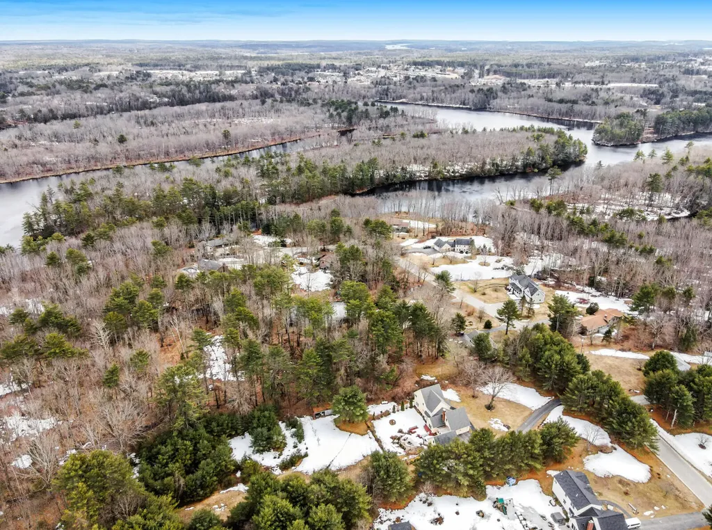 10 Twin Pond Road Topsham ME 04086