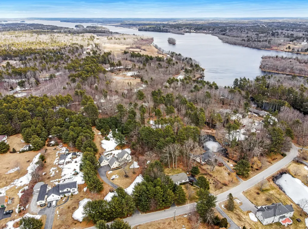 10 Twin Pond Road Topsham ME 04086