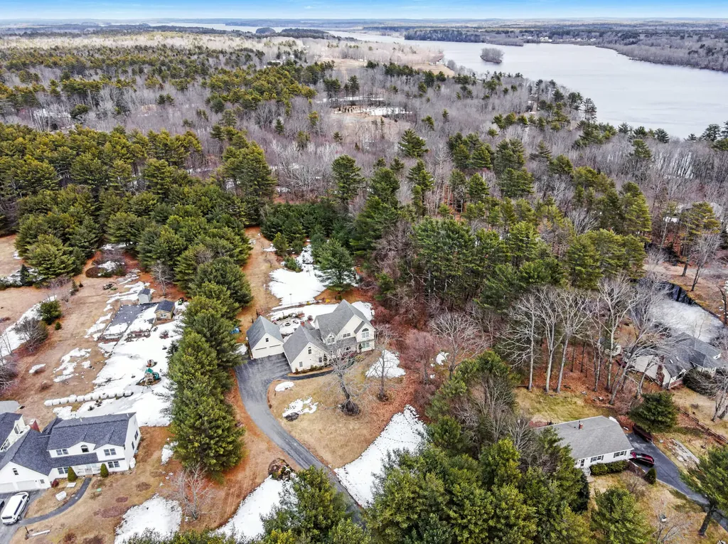 10 Twin Pond Road Topsham ME 04086