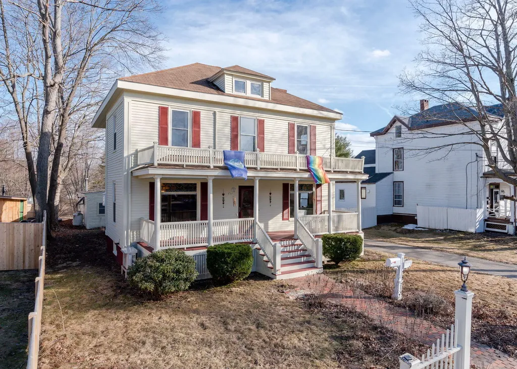 211 Ocean Avenue Portland ME 04103