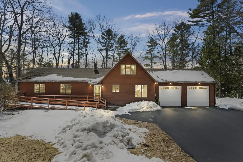 17 Evergreen Way Orland ME 04472