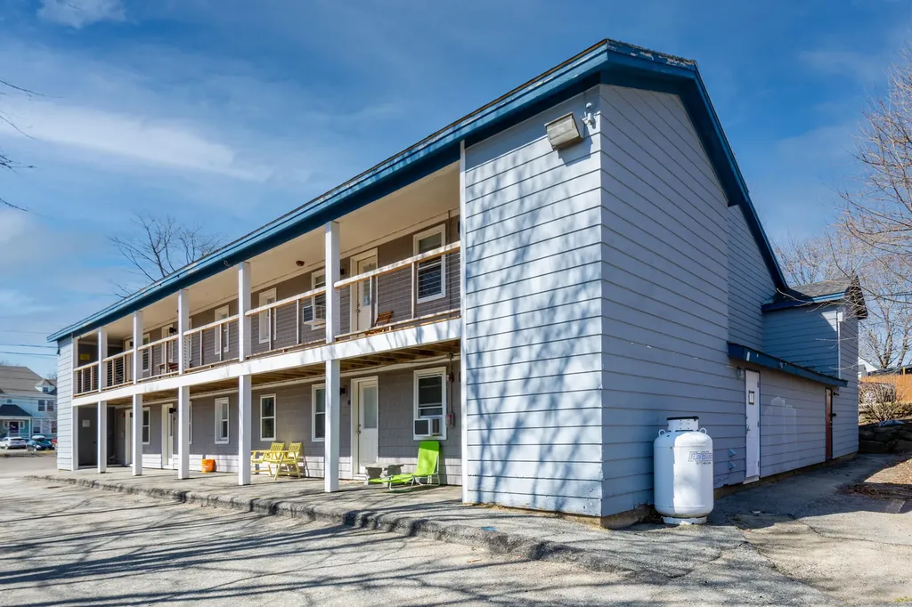 18 Lindsey Street Rockland ME 04841