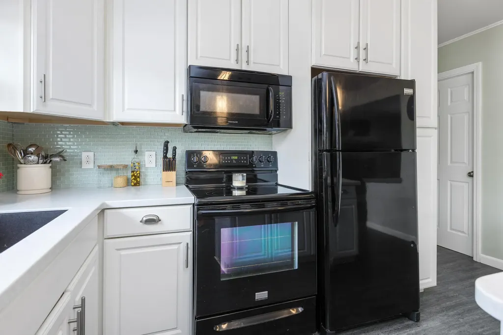 37 Mcarthur Avenue Lewiston ME 04240
