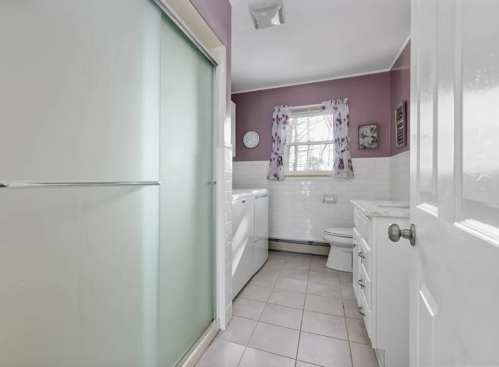 37 Mcarthur Avenue Lewiston ME 04240