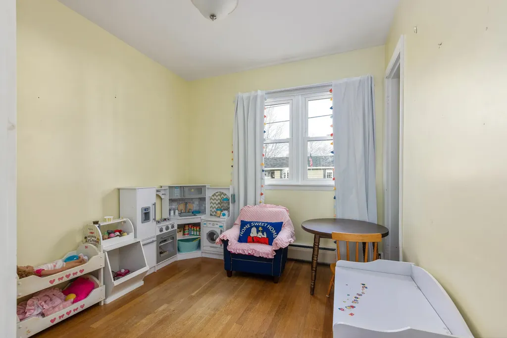 37 Mcarthur Avenue Lewiston ME 04240