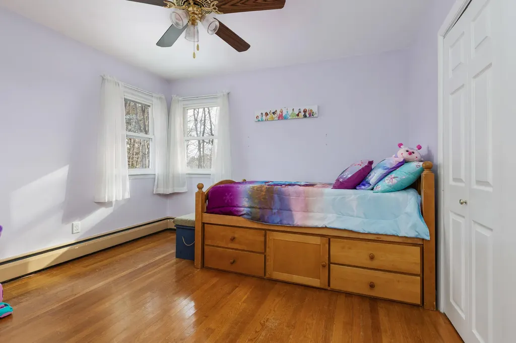 37 Mcarthur Avenue Lewiston ME 04240