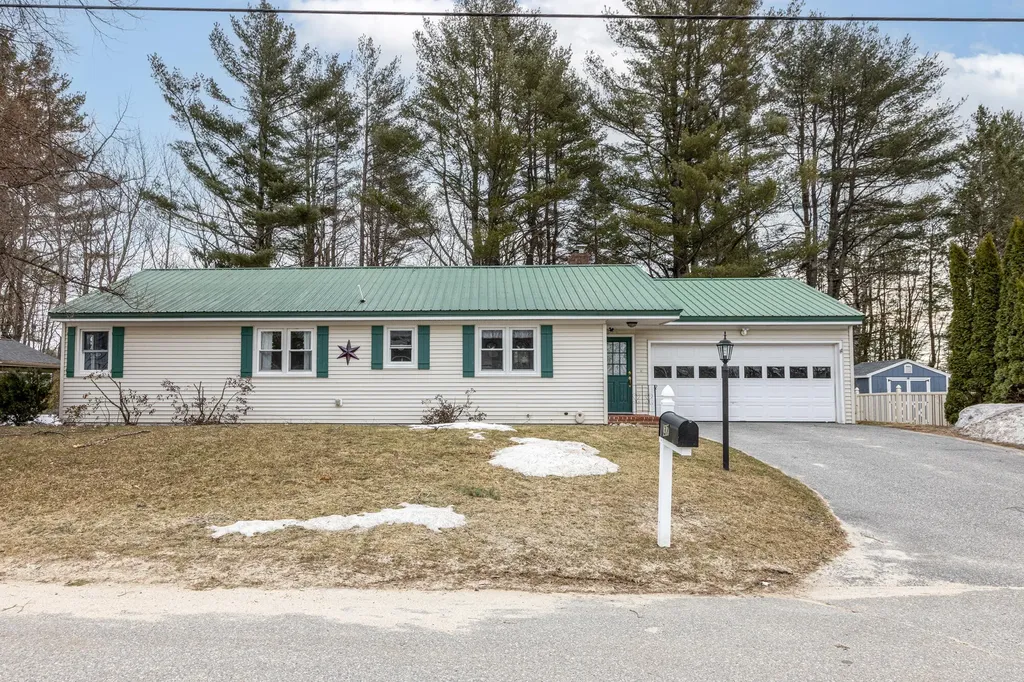 37 Mcarthur Avenue Lewiston ME 04240
