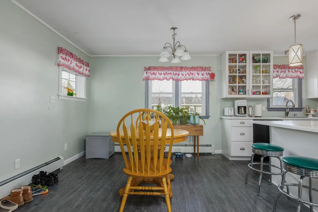 37 Mcarthur Avenue Lewiston ME 04240