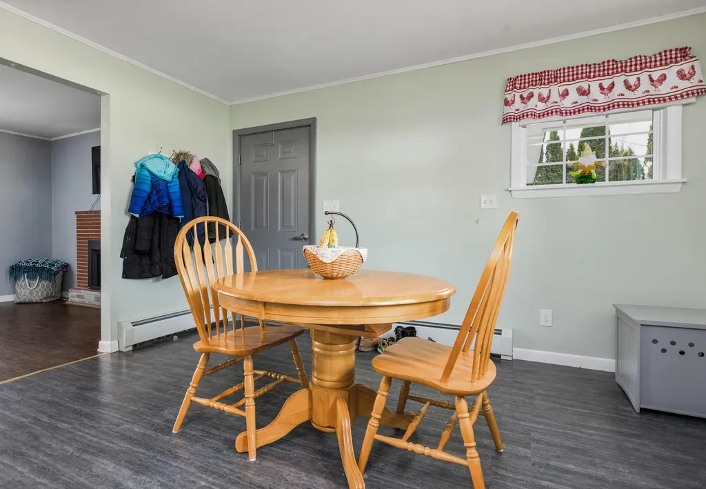 37 Mcarthur Avenue Lewiston ME 04240