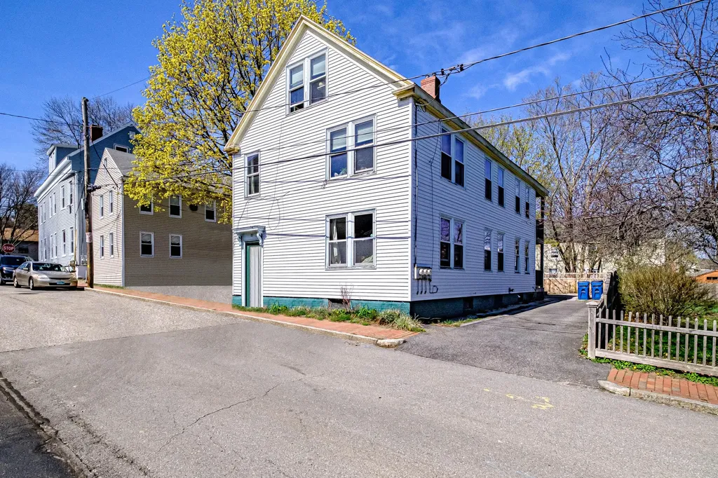 21 Briggs Street Portland ME 04102