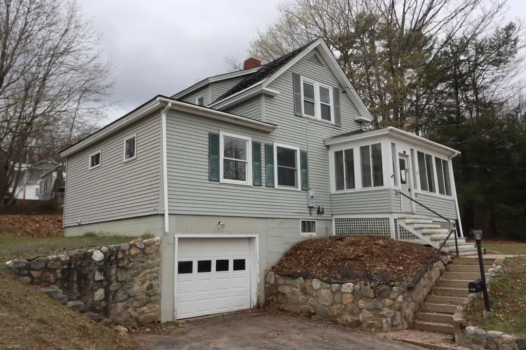 636 Spring Avenue Rumford ME 04276