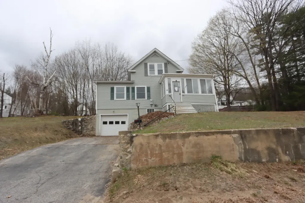 636 Spring Avenue Rumford ME 04276