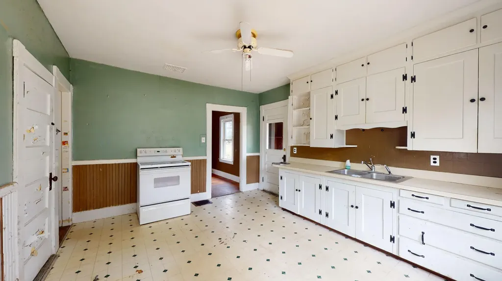 636 Spring Avenue Rumford ME 04276