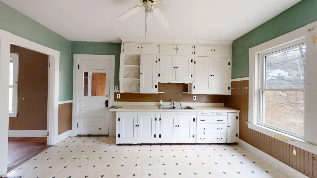 636 Spring Avenue Rumford ME 04276