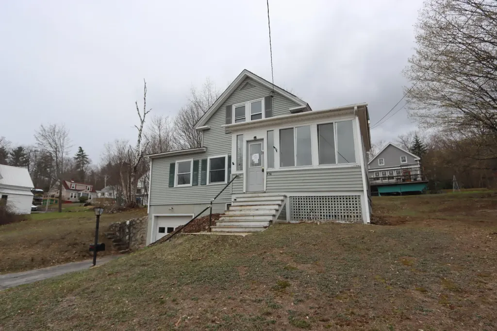 636 Spring Avenue Rumford ME 04276