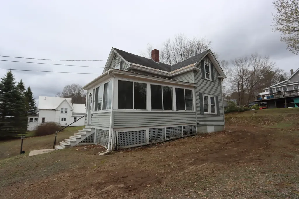 636 Spring Avenue Rumford ME 04276