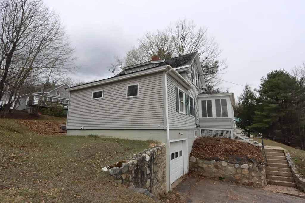 636 Spring Avenue Rumford ME 04276