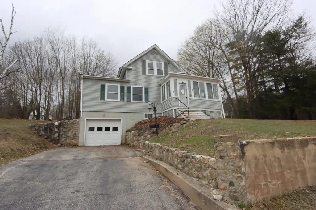 636 Spring Avenue Rumford ME 04276