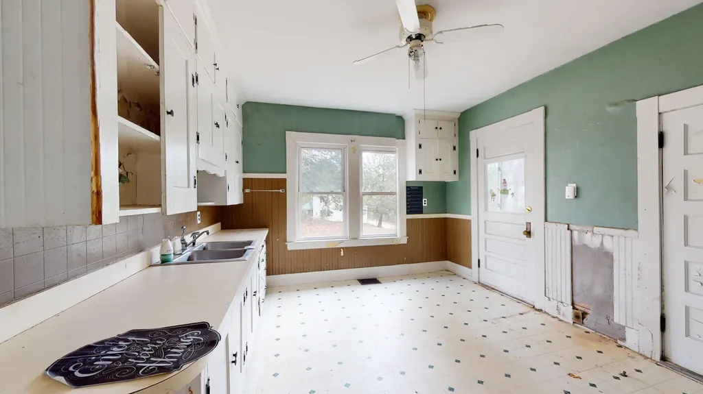 636 Spring Avenue Rumford ME 04276