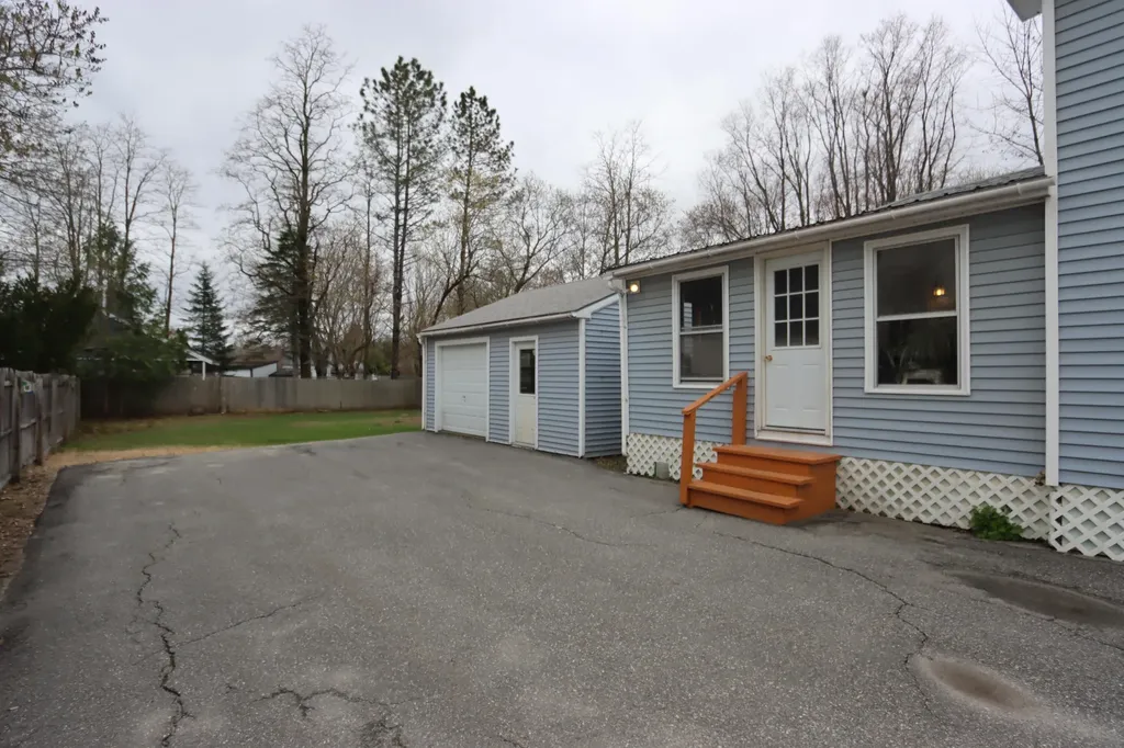 18 Grove Street Waterville ME 04901