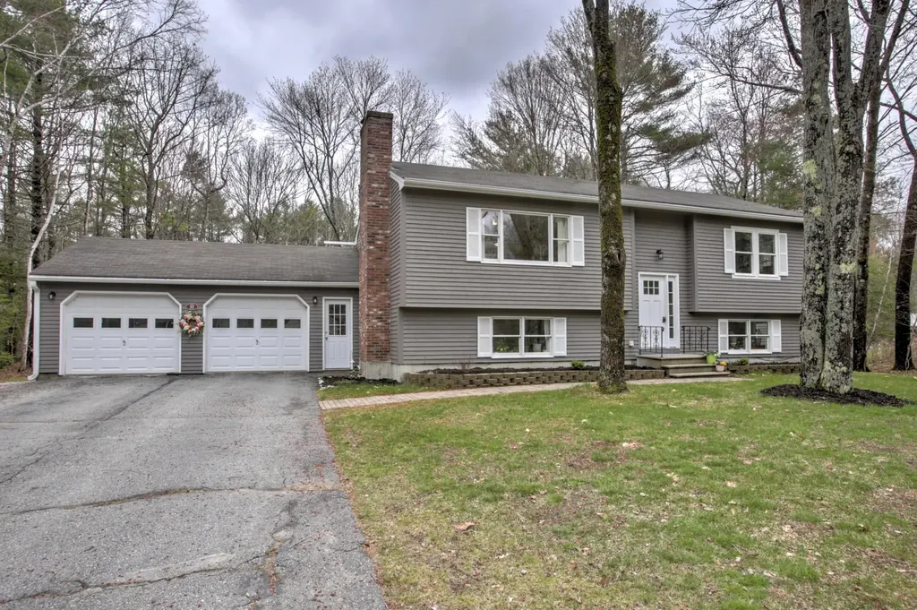 22 Eider Lane Topsham ME 04086
