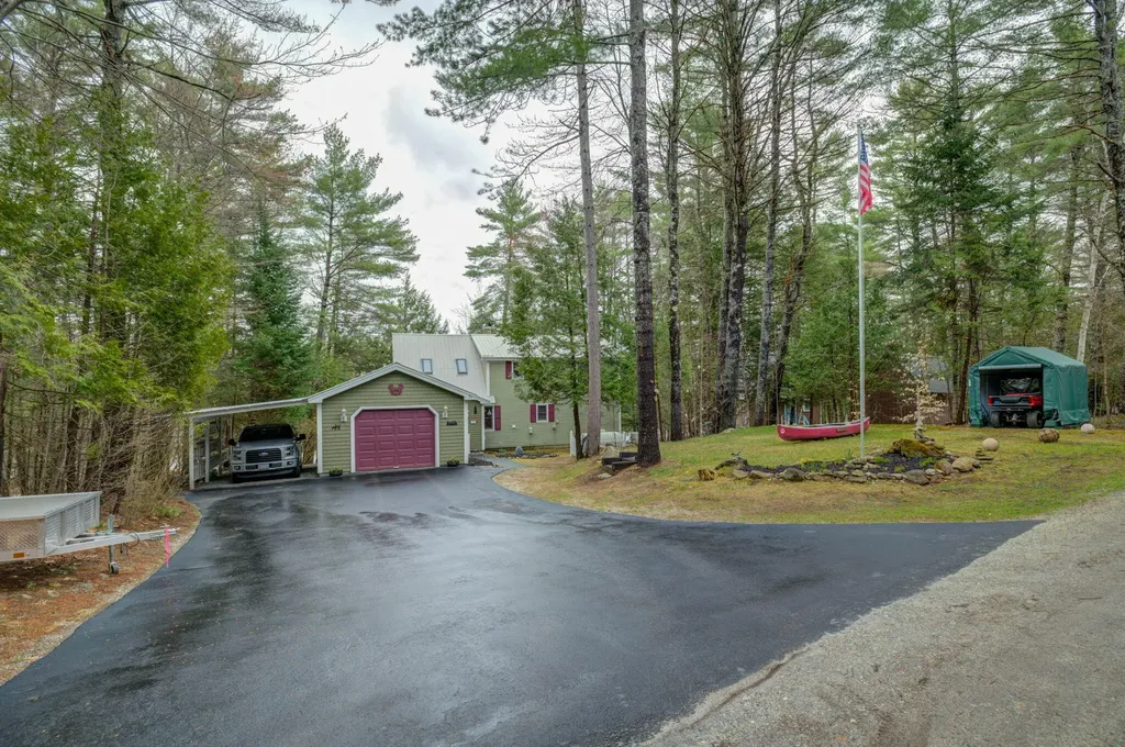 101 Point Lane Norway ME 04268