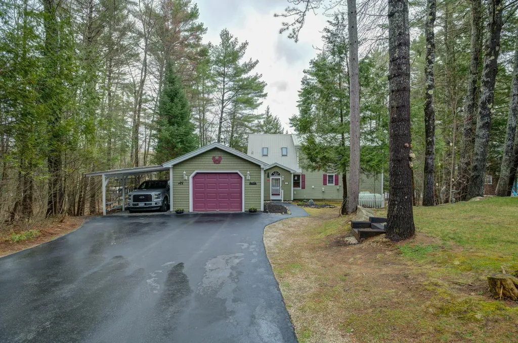 101 Point Lane Norway ME 04268