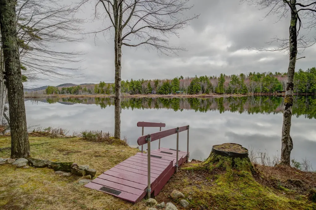 101 Point Lane Norway ME 04268